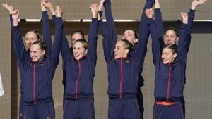 El equipo español de natación artística celebra su título europeo en Belgrado.