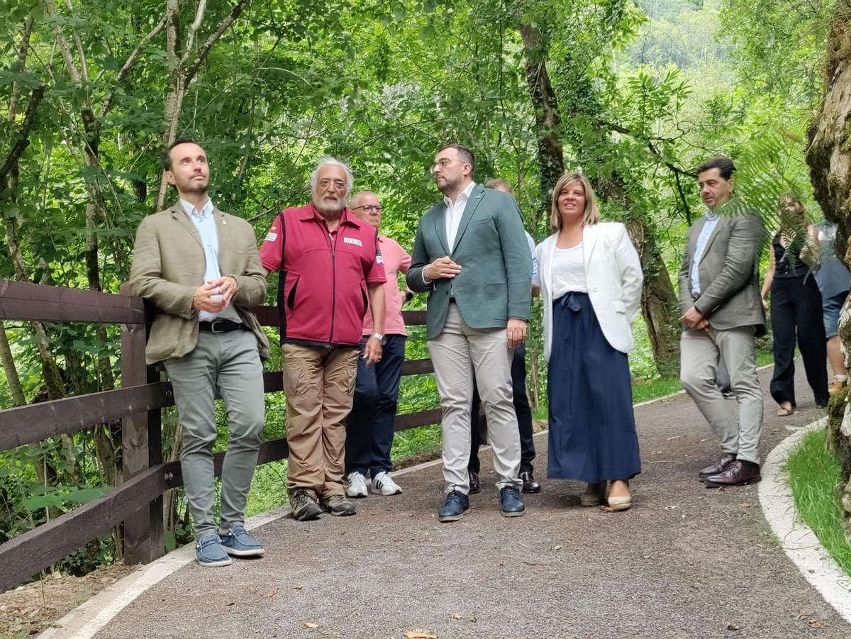El nuevo aparcamiento en la finca Les Llanes El nuevo aparcamiento en la finca Les Llanes