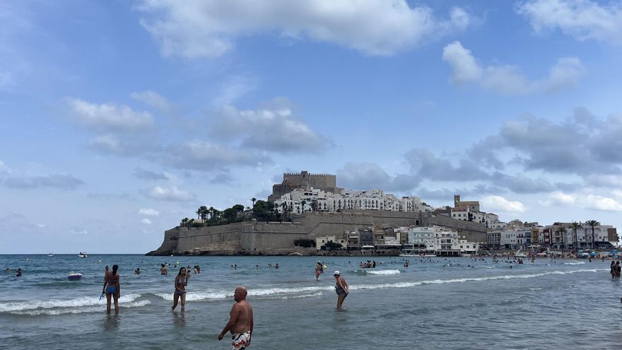 El inicio del verano y los termómetros al alza llenan los hoteles de Castellón