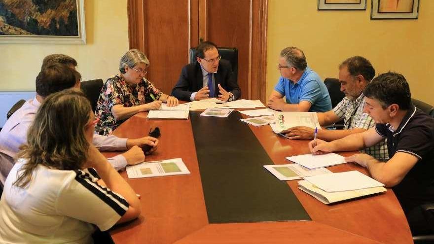 Reunión de representantes de UPA-COAG con el subdelegado del Gobierno, Ángel Blanco.