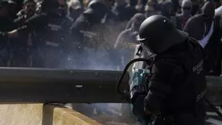 Dos detenidos, barricadas y enfrentamientos con la Policía en el segundo día de huelga del metal en Cartagena