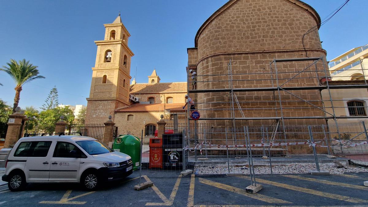 Preparativos de las obras en la nave lateral de Levante de la iglesia de la Inmaculada