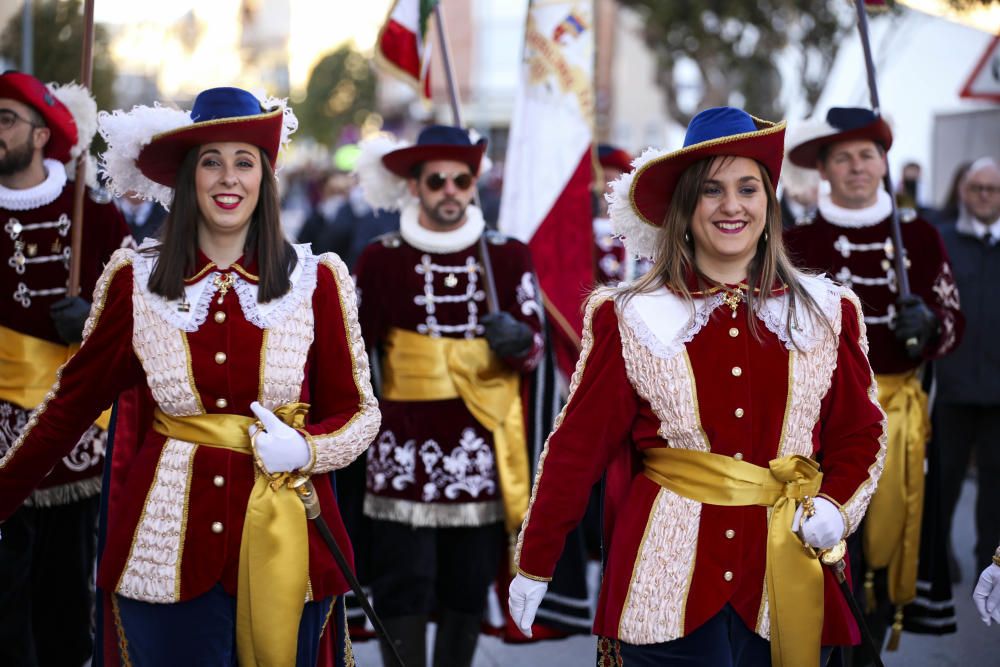 Medio millar de cargos festeros celebran la efeméride con un acto histórico de homenaje a las capitanías a tres semanas del inicio de los Moros y Cristianos