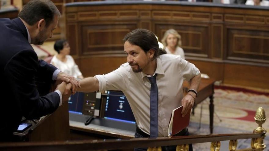 Iglesias logra acercarse al PSOE en su moción fallida contra Rajoy