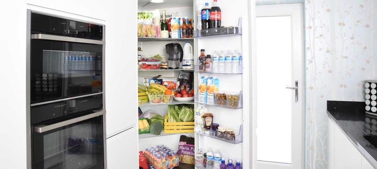 El truco de limpieza infalible para dejar la nevera como nueva