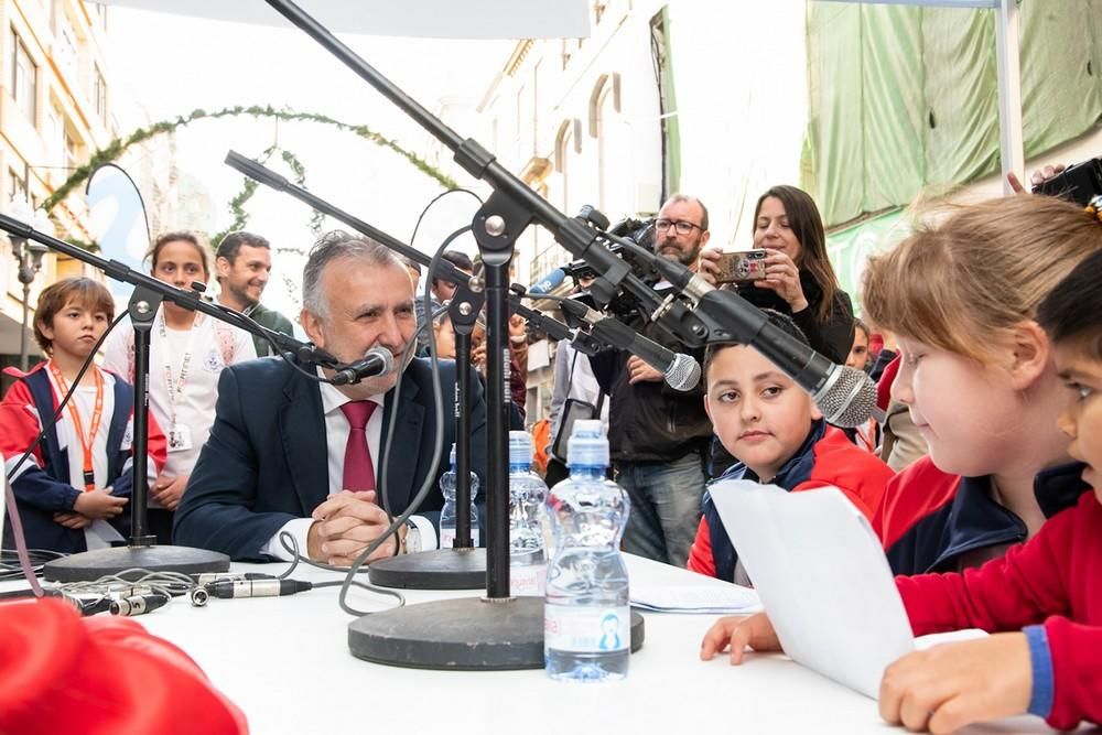 Ángel Víctor Torres participa en el evento 'De Palique, Tu radio en la calle'