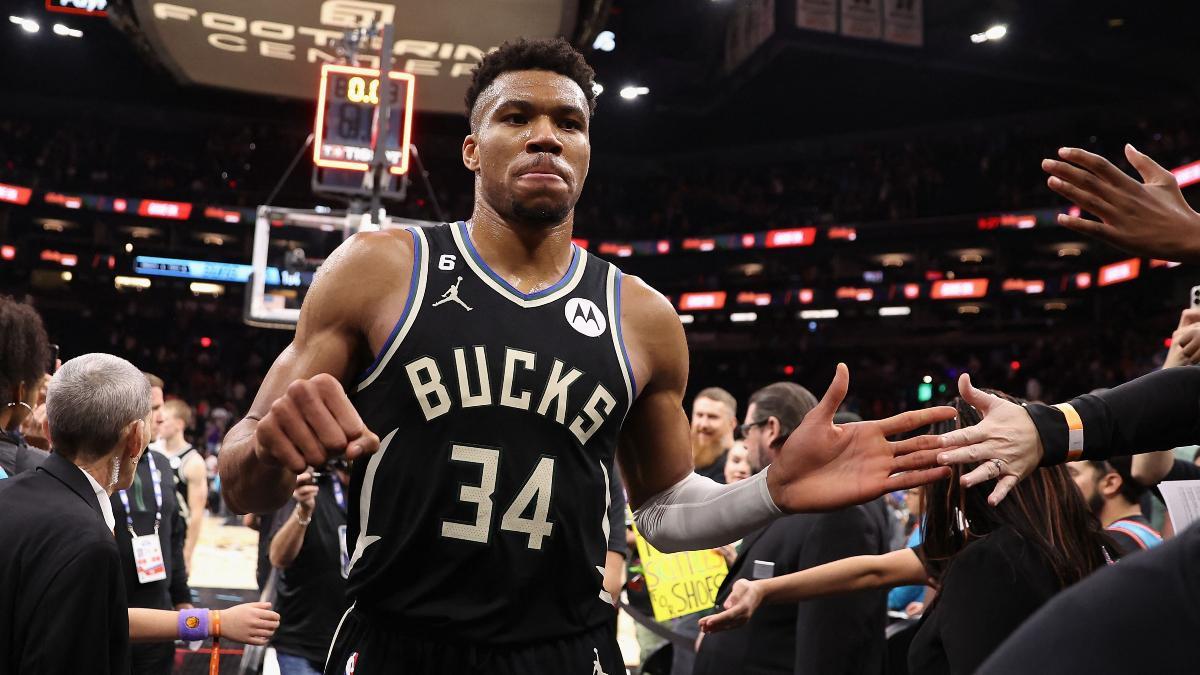 Antetokounmpo, líder de los Bucks