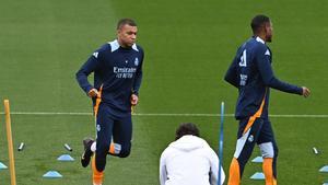 Mbappé y Mendy entrenan con el grupo antes de la visita al Getafe
