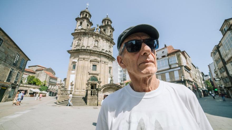 Patrick Warrener abre la Bienal de Arte de Pontevedra con una intervención de luz y sonido en la Peregrina