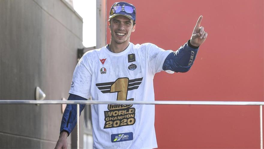 Joan Mir, en el podio tras proclamarse campeón del mundo de MotoGP en 2020