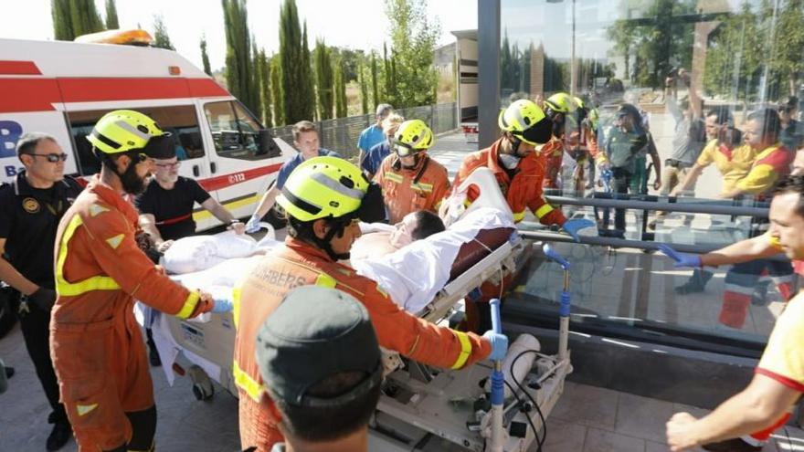 El joven, a su llegada al centro de salud de Turís.