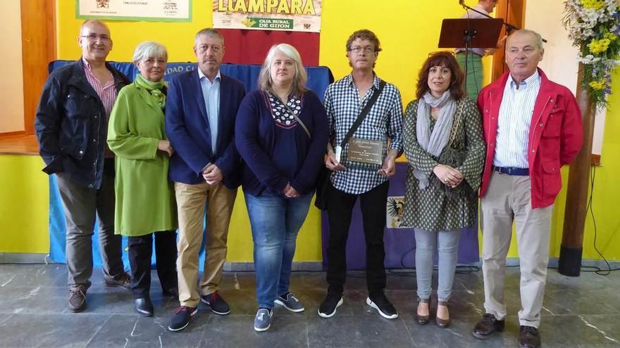 Por la izquierda, Diego Vigorra, María Bárcena, Félix Merlo, Rocío Campos, Juan Carlos Chandro (el premiado), Clara Ojeda y Pepe Pardo.