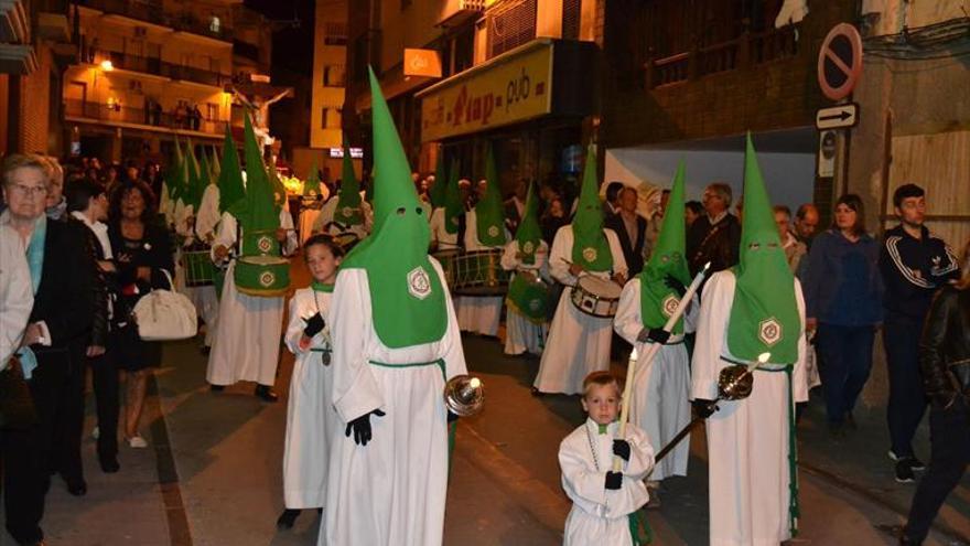 Redobles, devoción y recogimiento marcan la Semana Santa