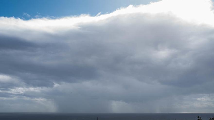 Las lluvias, vientos y mala mar seguirán este viernes en Canarias
