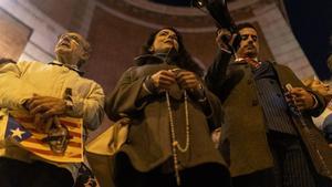 Rosarios y protestas de nuevo en Ferraz durante el Día de la Constitución