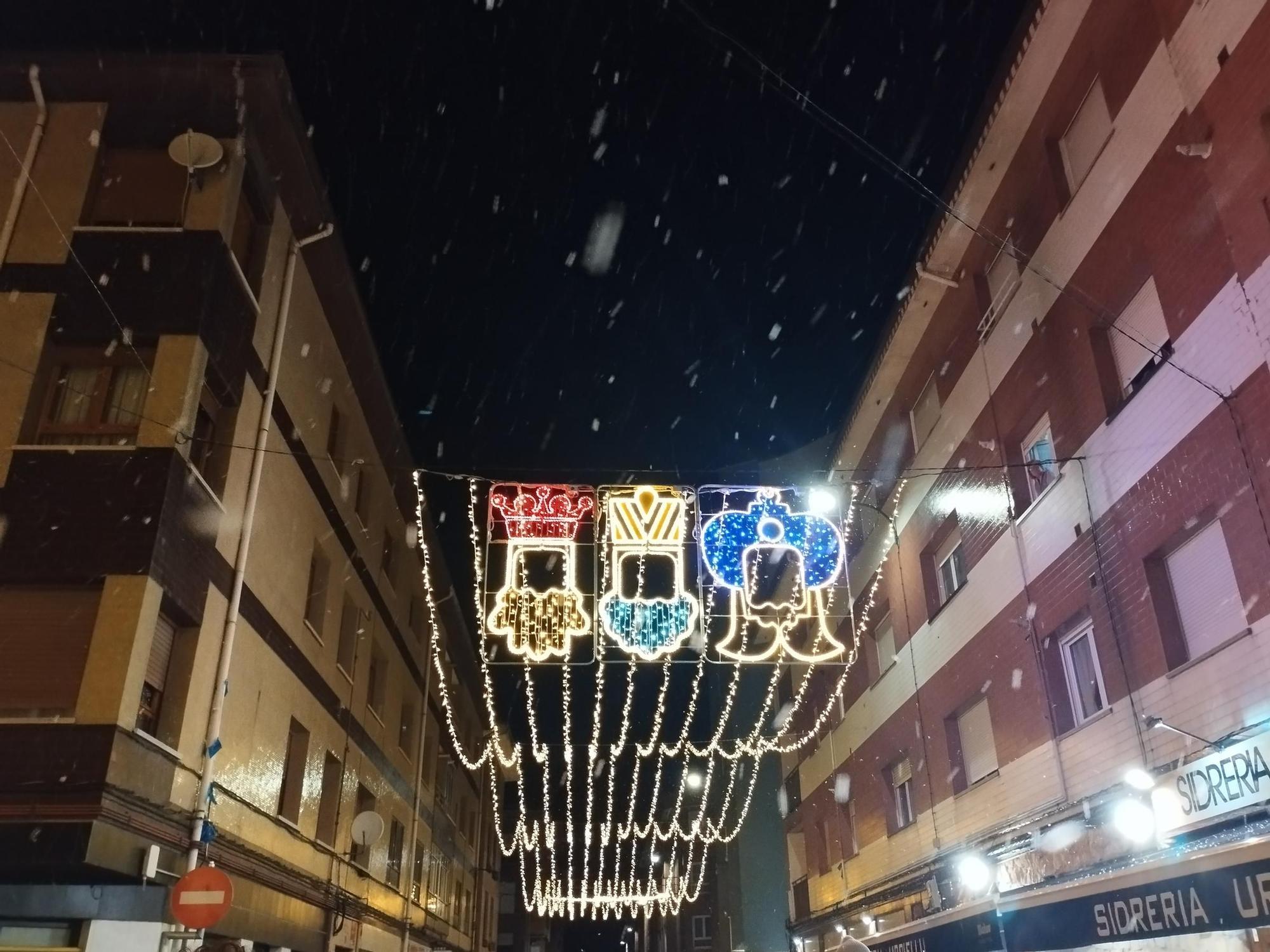 El divertido encendido del alumbrado navideño en Llanera, en imágenes