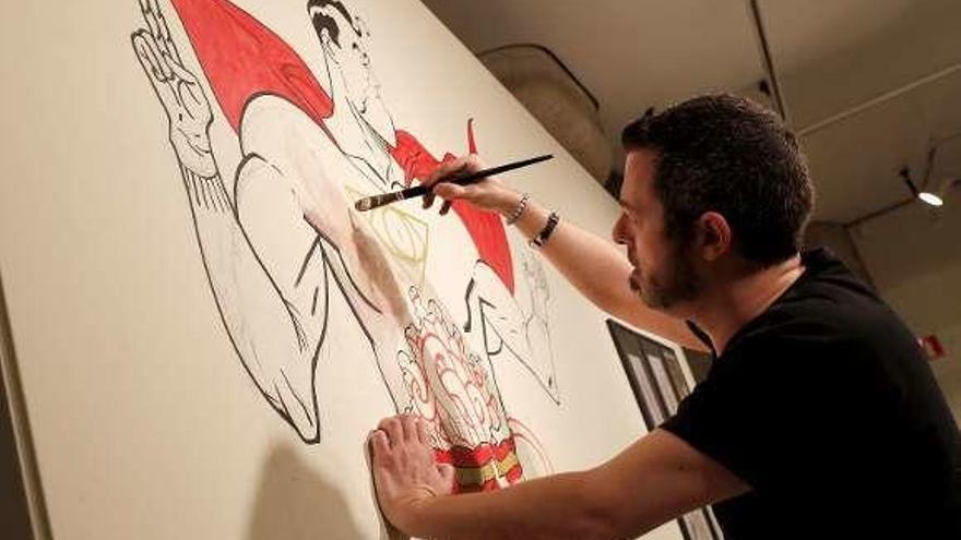 Rubín realiza su mural para la muestra &quot;Superpoderes&quot;. // José Lores