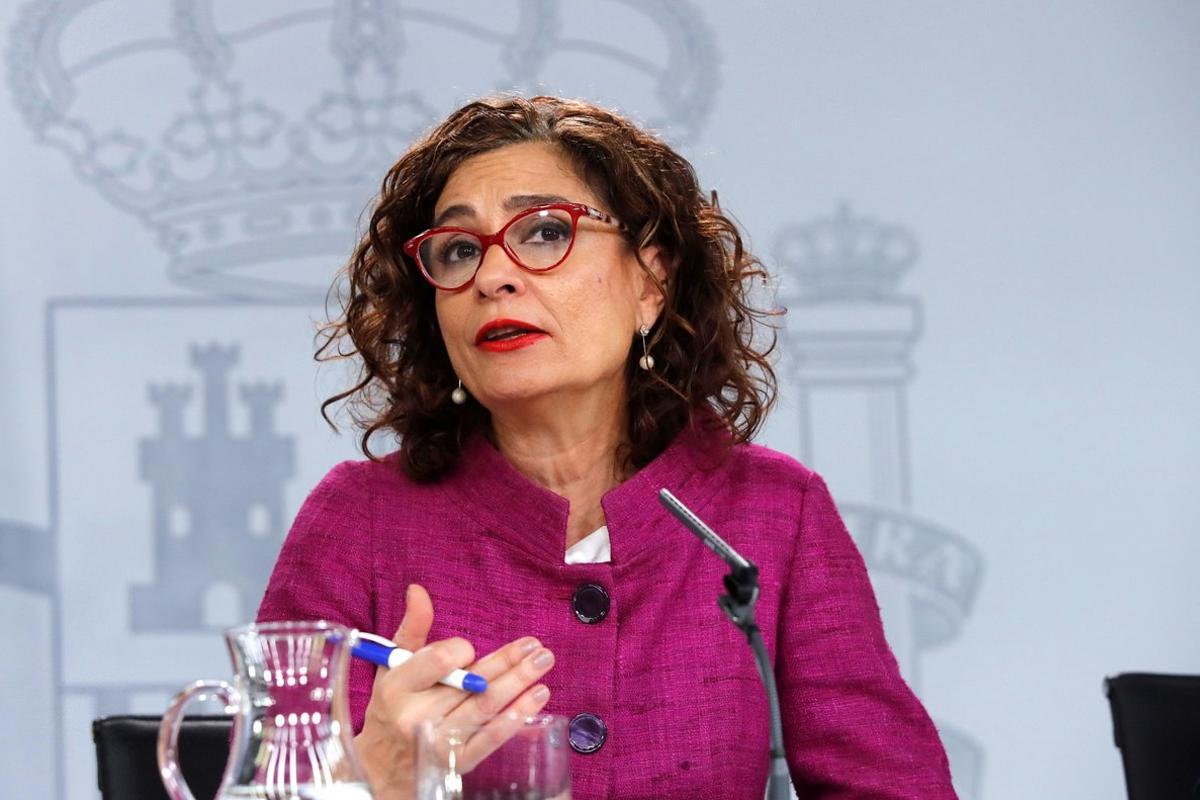 GRAF590. MADRID, 03/03/2020.- La ministra de Hacienda, Maria Jesús Montero, a su durante la rueda de prensa posterior al Consejo de Ministros celebrado en el Palacio de la Moncloa, este martes. EFE/Juan Carlos Hidalgo