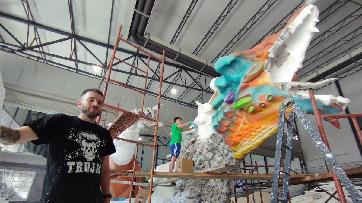 Adrián García, ante el gran dragón marino.