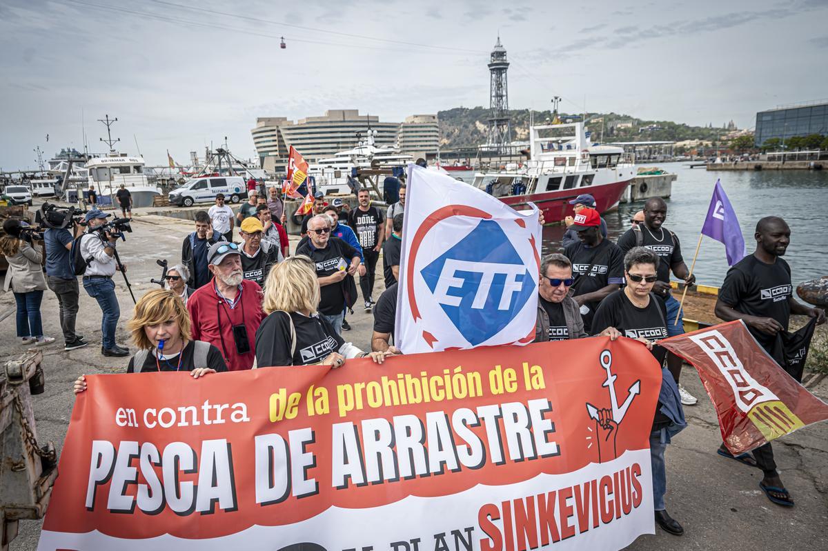 Pescadores de Barcelona protestan contra la prohibición de la pesca de arrastre