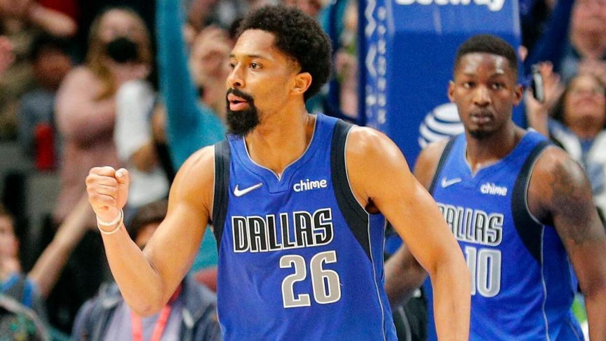 Spencer Dinwiddie con los Mavericks la temporada pasada