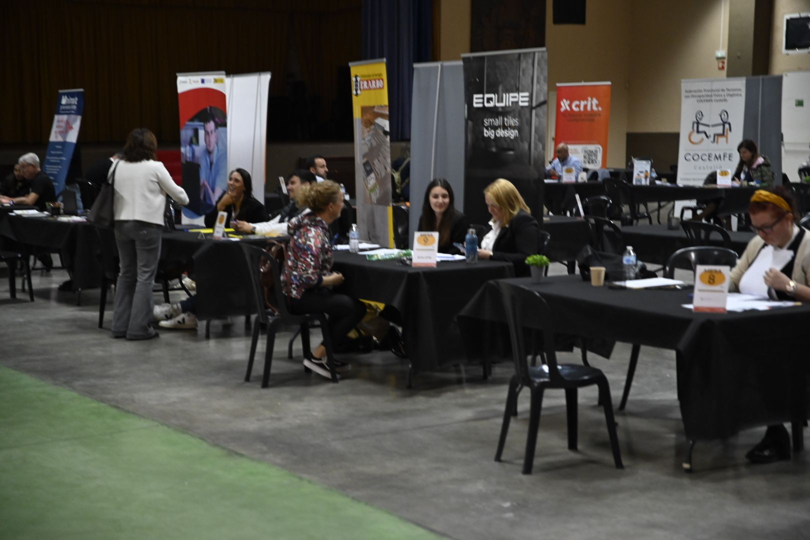 FOTOGALERÍA I Maratón de entrevistas en Burriana para encontrar un trabajo