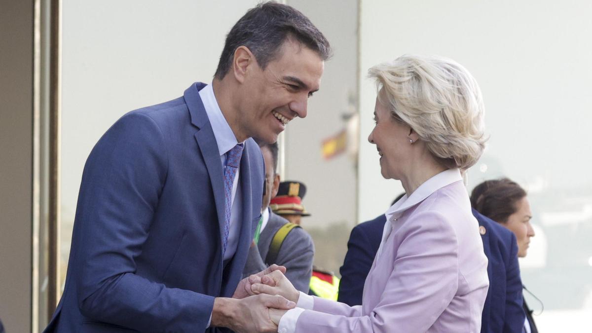 El presidente del Gobierno, Pedro Sánchez y la presidenta de la Comisión Europea, Ursula von der Leyen.