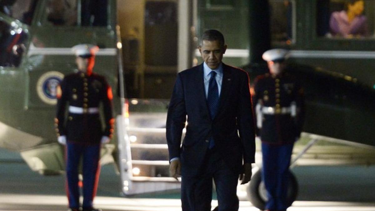 Barack Obama se dirige al Air Force One, el viernes por la noche, en Nueva York.