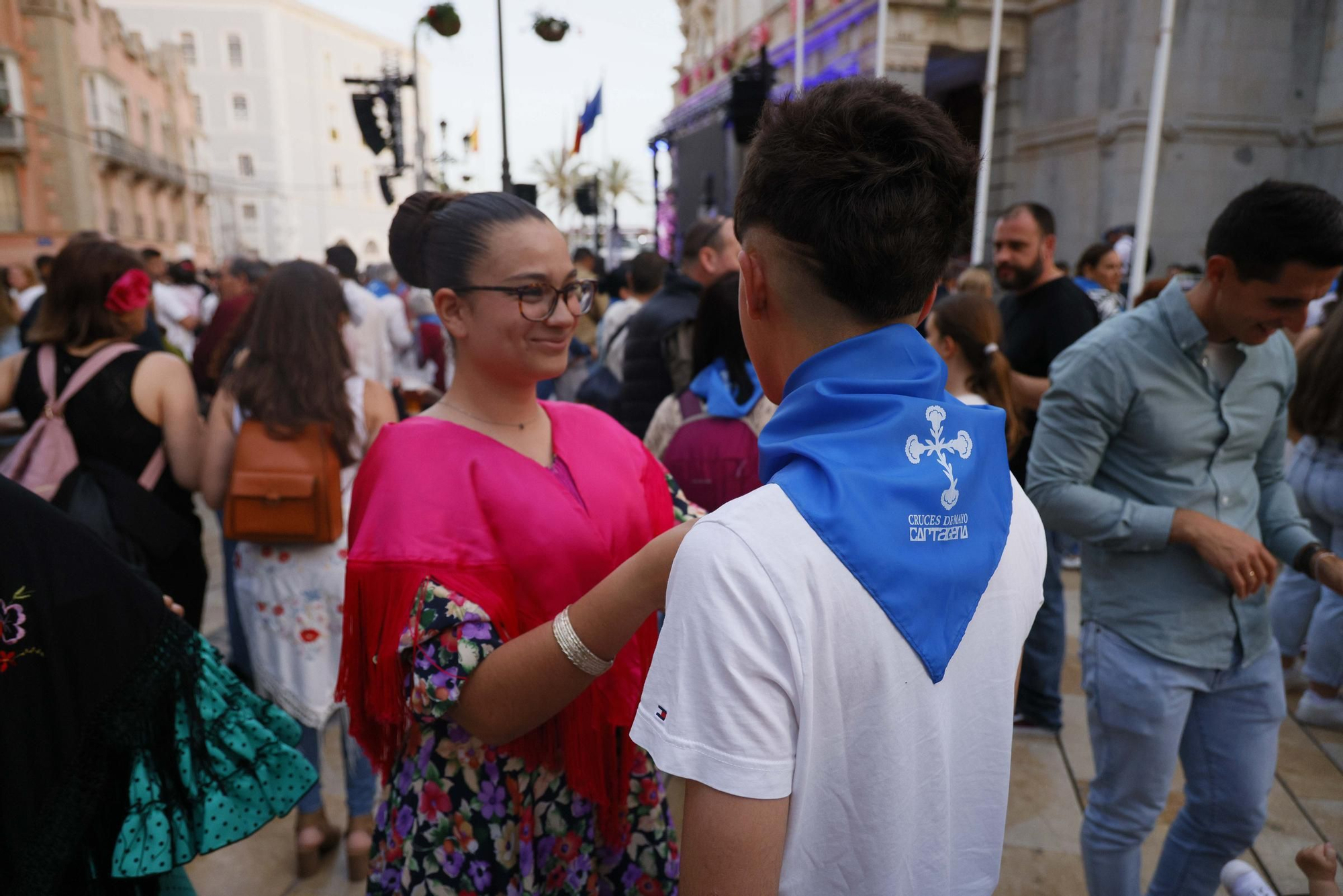 Ambiente durante el viernes por la tarde en las Cruces de Mayo de Cartagena