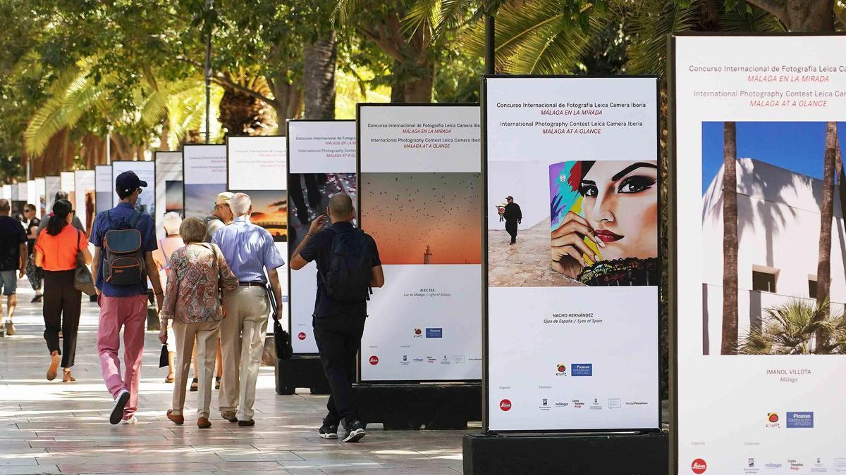 La exposición 'Málaga en la mirada' se encuentra en el Paseo del Parque desde el 25 de septiembre hasta el 25 de ocubre