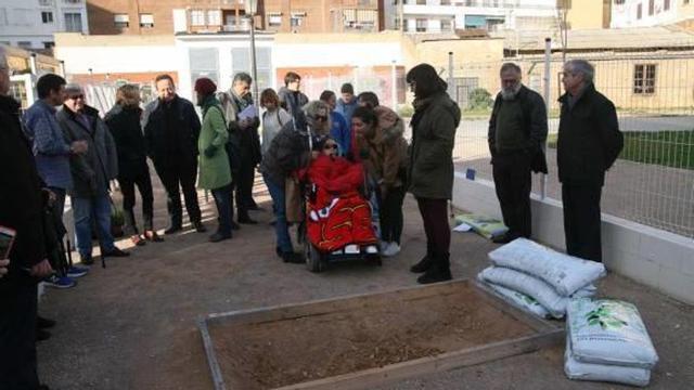 Nou Moles estrena el primer huerto urbano para menores con diversidad funcional