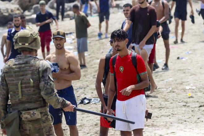 Abdel, tras cruzar dos veces la frontera en Ceuta en solo 24 horas: "No puedo volver a Marruecos, necesito trabajar"