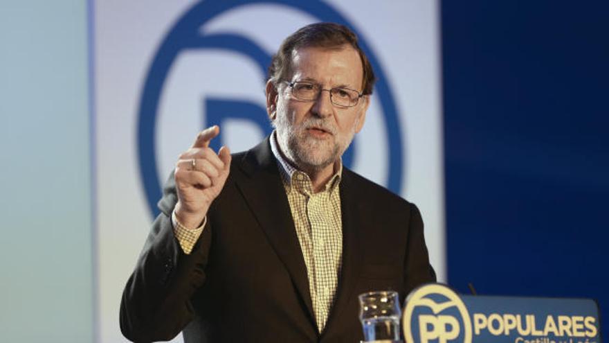 Rajoy: &quot;Rivera se ha pasado con armas y bagaje al PSOE&quot;