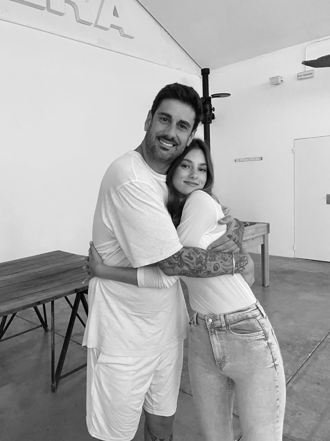 Carlota Melendi hace llorar a su padre en su cumpleaños