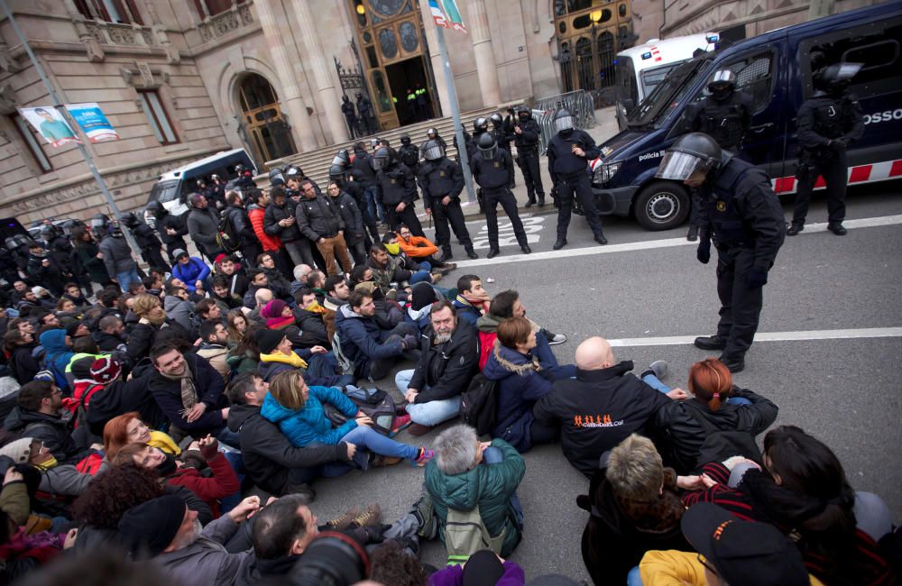 Desallotjament de membres dels CDR que bloquejaven