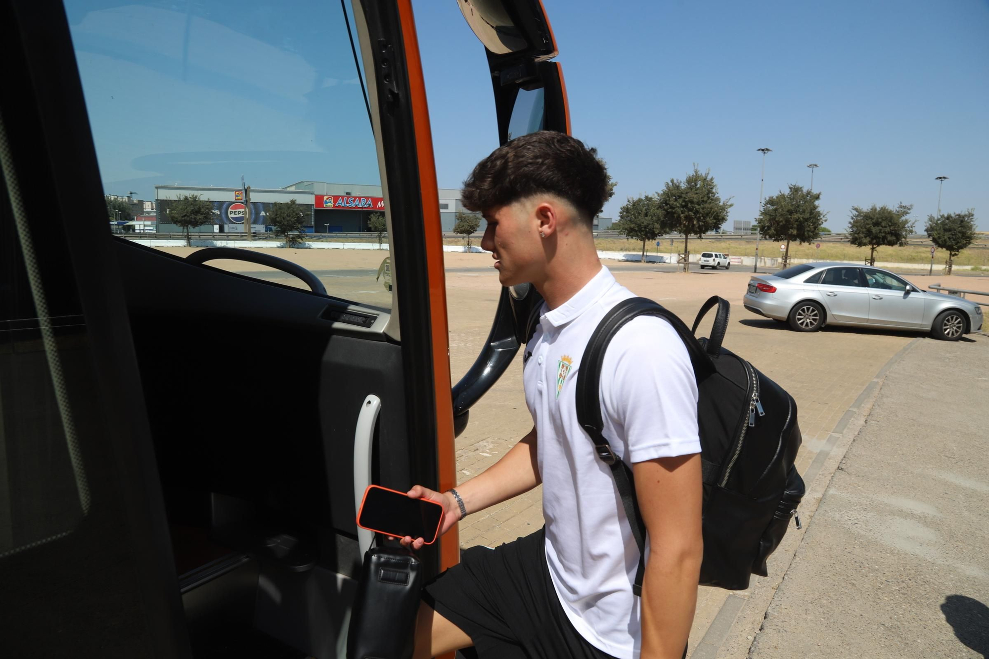 El Córdoba CF pone rumbo a su concentración en Oliva