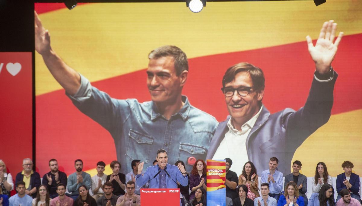 El presidente del Gobierno de España, Pedro Sánchez, durante el acto de campaña del PSOE en el Palau de Congressos de Catalunya con motivo de las elecciones europeas.