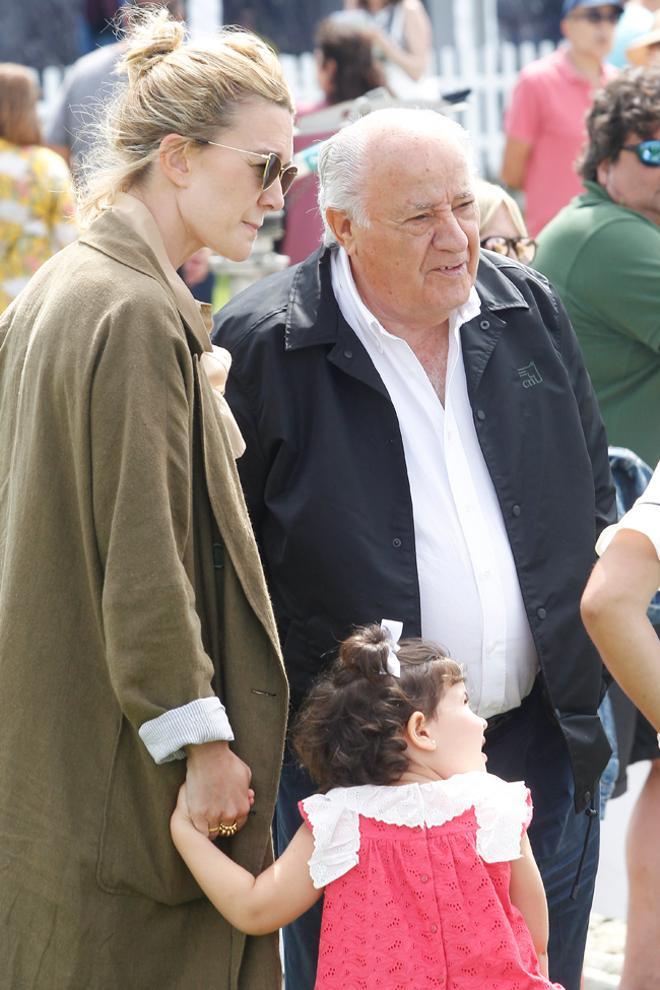 Amancio Ortega y su hija, Marta Ortega, en Arteixo en julio 2019