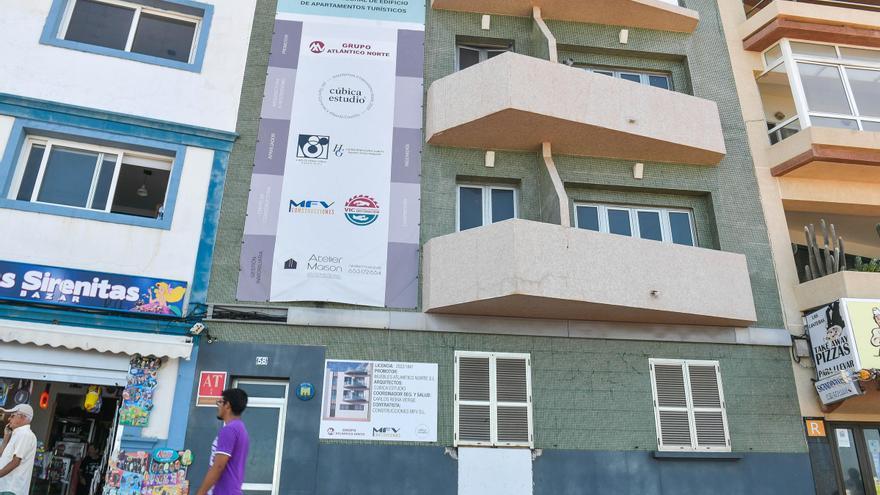 Los apartamentos La Goleta renuevan su imagen tras más de medio siglo en Las Canteras