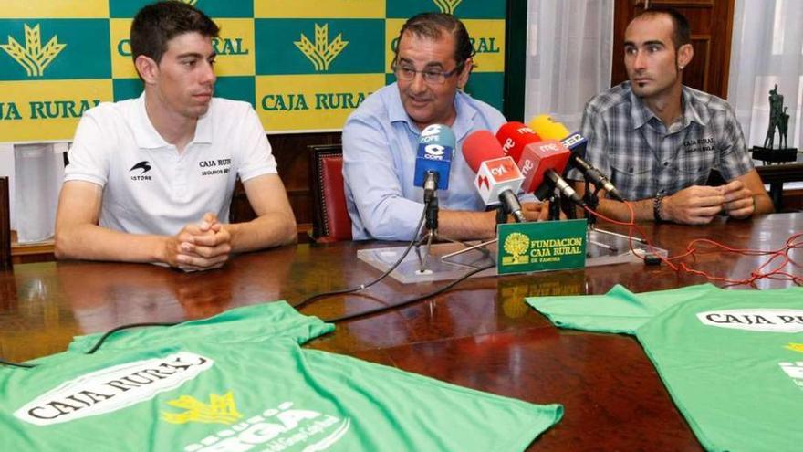 Jaime Rosón, Narciso Prieto y Alberto Mazkiarán, en el acto celebrado ayer en Caja Rural.