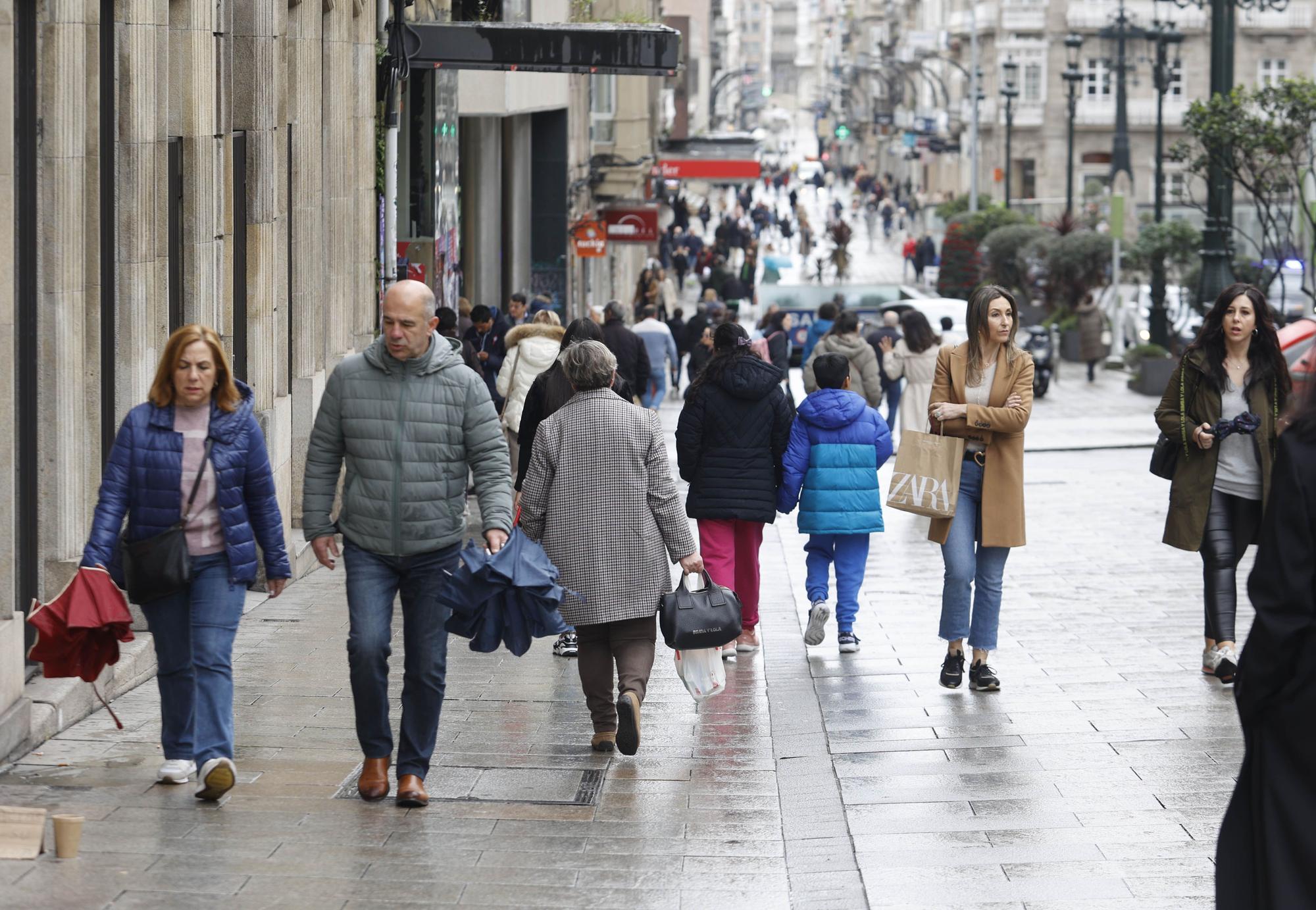 Vuelve la lluvia a Galicia tras un mes seco. Lluvia. Paraguas. Temporal. 22 febrero 2023. Alba Villar