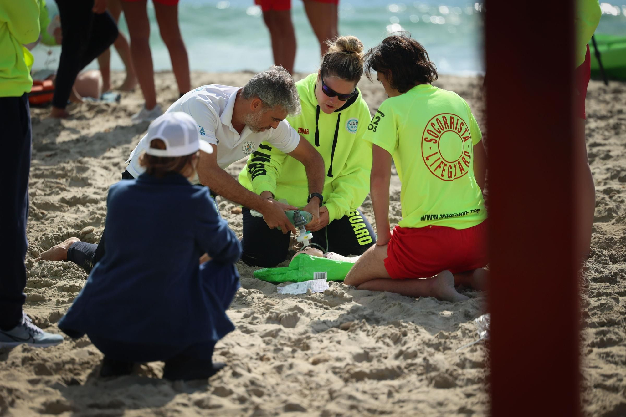 Galería: Más de 40 socorristas empiezan en nueve playas de Sant Josep