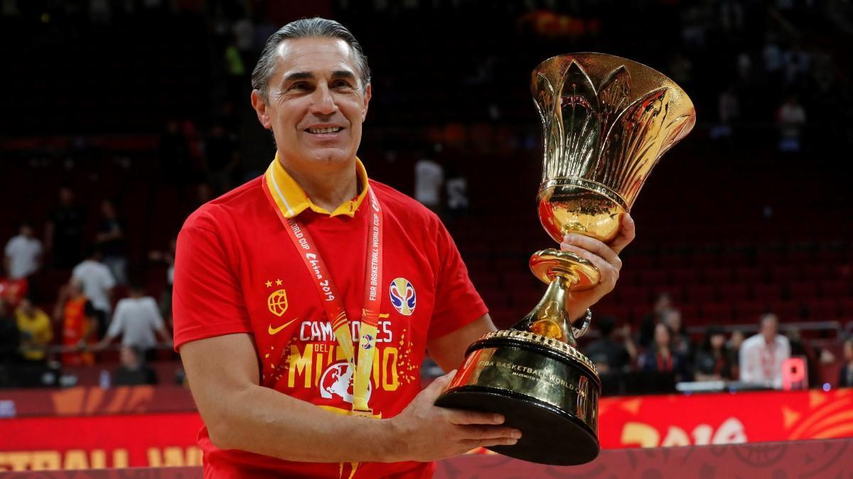 Sergio Scariolo poses with the World Cup achieved in China in 2019