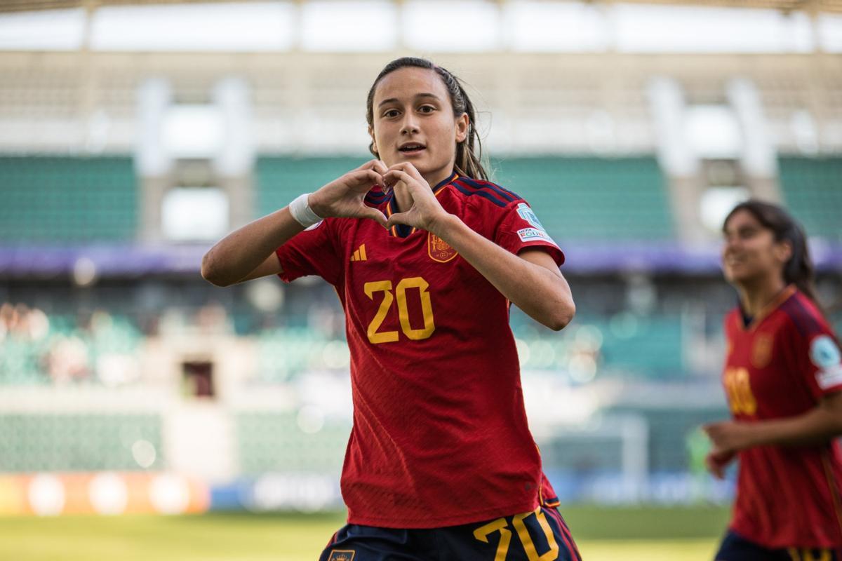 Alba Cerrato celebra un gol en el pasado Europeo sub 17 de fútbol.