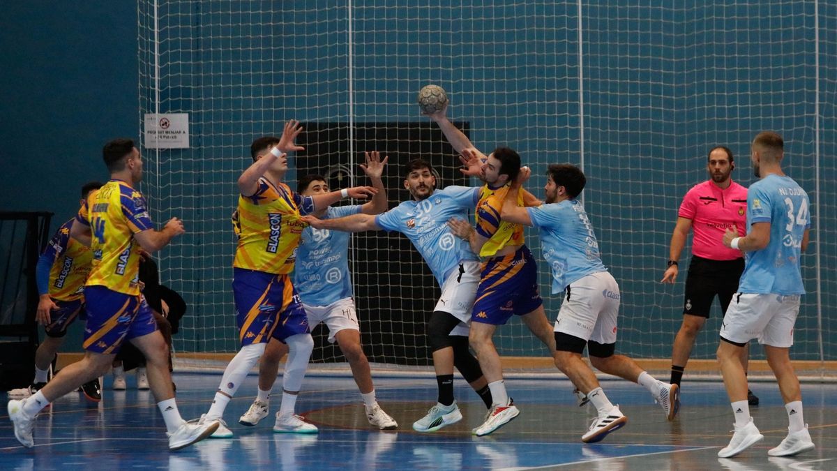 Los celestes del balonmano en un partido de 2024.