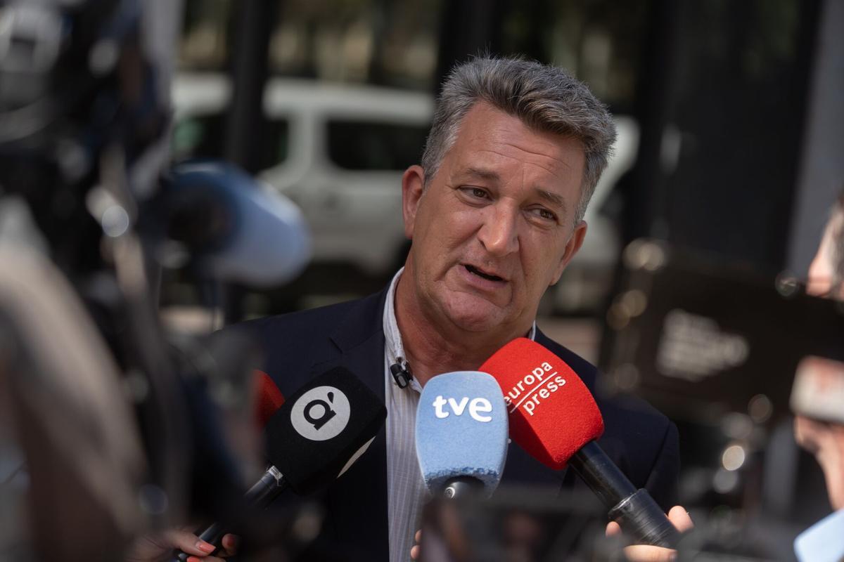 04/09/2025 El conseller de Medio Ambiente, Infraestructuras y Territorio, Vicente Martínez Mus, ofrece declaraciones a los medios durante una reunión con representantes de entidades operadoras del ciclo integral del agua y alcaldes de varios municipios afectados por la dana, a 4 de septiembre de 2025, en Madrid (España). Durante el encuentro, han tratado de la reparación y adecuación de infraestructuras esenciales de abastecimiento, saneamiento y depuración de aguas. ECONOMIA Jorge Gil - Europa Press