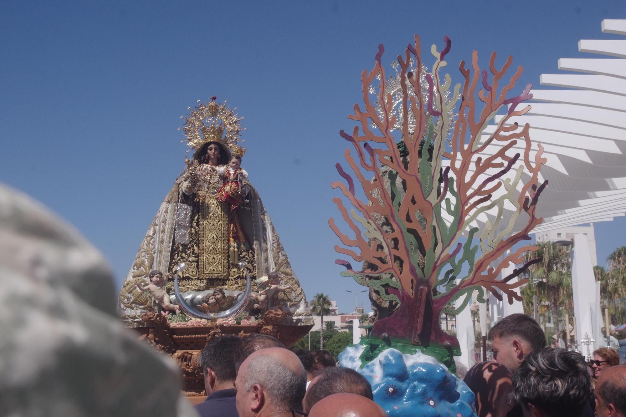 Encuentro en el Puerto de las vírgenes del Carmen de El Perchel y la de los submarinistas