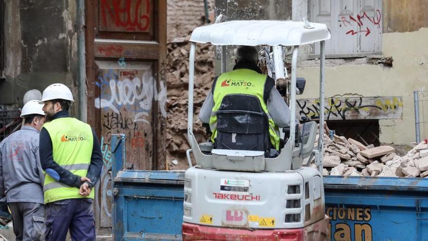 Varios trabajadores de la construcción.