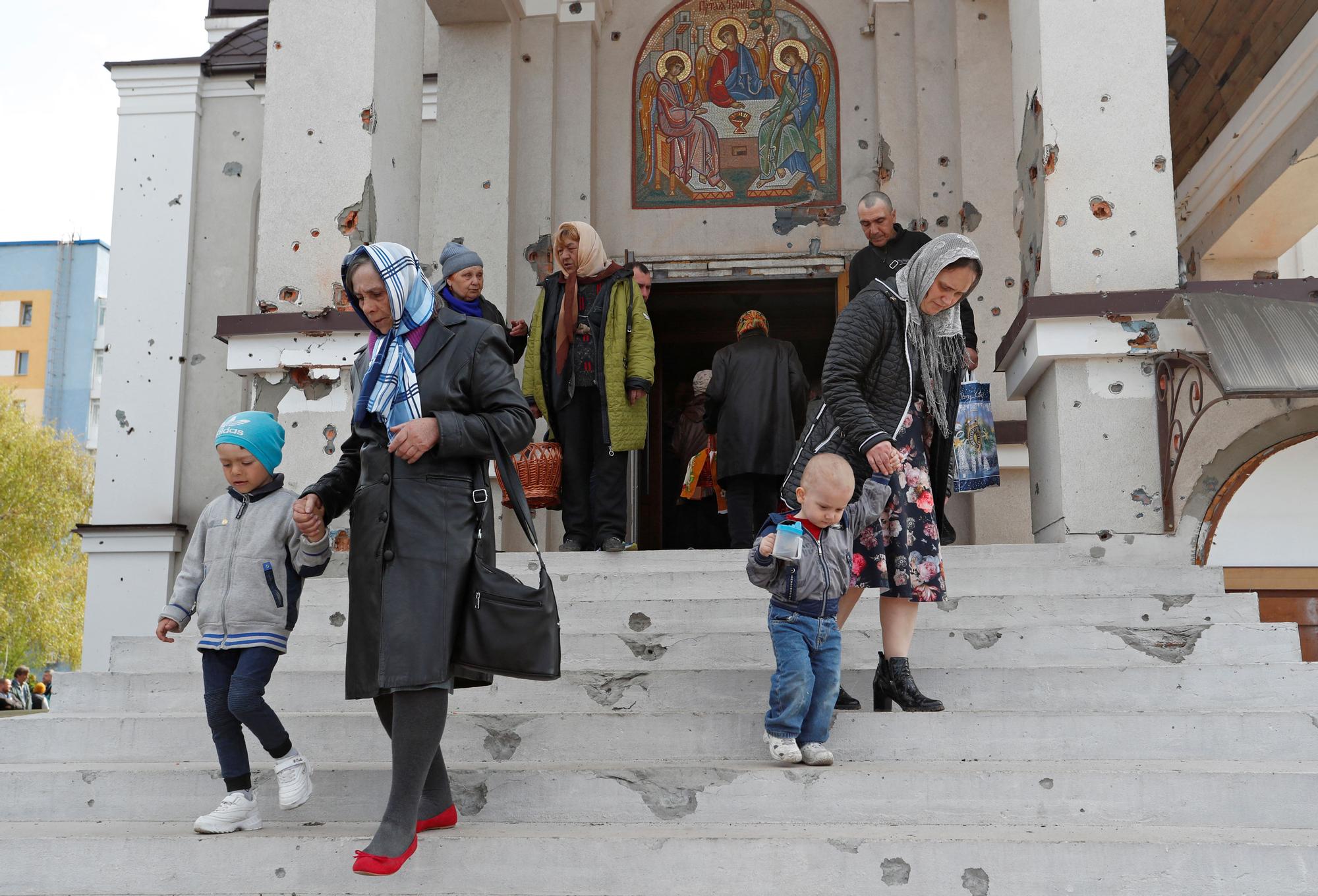 Celebración de la Pascua ortodoxa en Mariúpol.