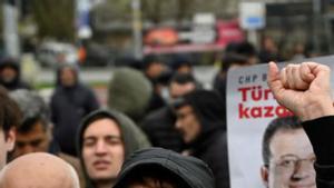 Detingut l’alcalde d’Istanbul en una operació contra l’oposició